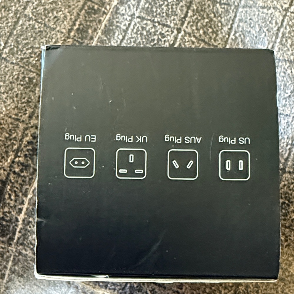 Travel Adapter - Picture 4 of 6